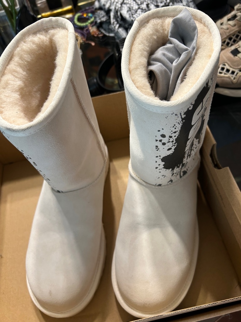 Short Ugg splatter
